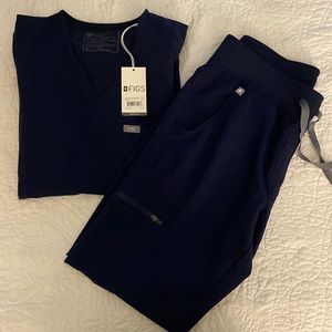 FIGS Small Navy Scrub Top & Joggers